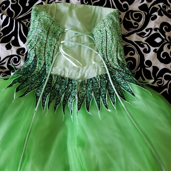 Prom dresse - Picture 2 of 3